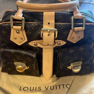 LV MANHATTAN BAG GENTLY USED